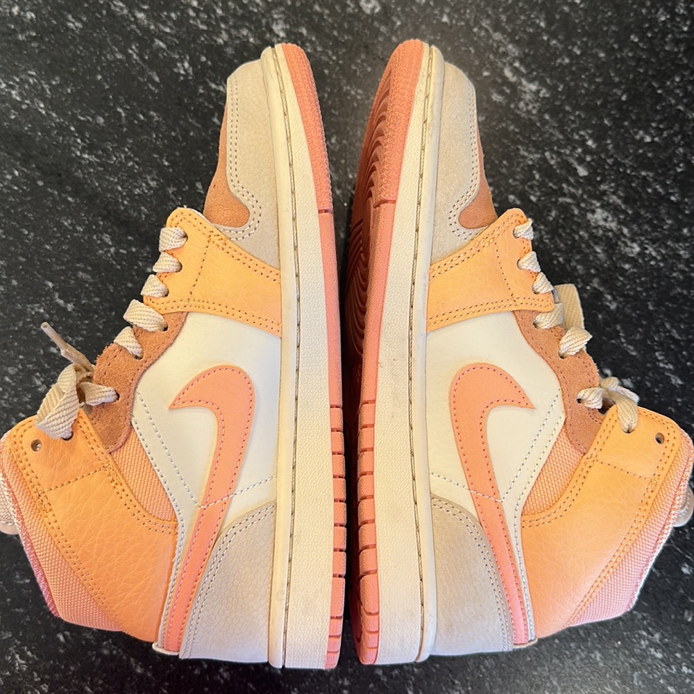 Jordan 1 Mid - Picture 7 of 12